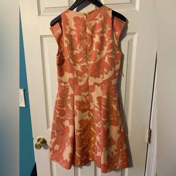 NWT Adrianna Papell cutout collarbone abstract print wide pleats dress w/pockets - Picture 3 of 7